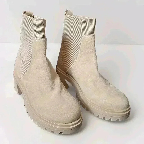 Steve Madden size 9.5 Holley Sand suede chunky block heel pull on ankle boots - Picture 1 of 12